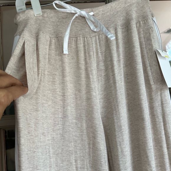 DKNY Pajamas- Super Soft and comfy, size medium - Picture 4 of 9